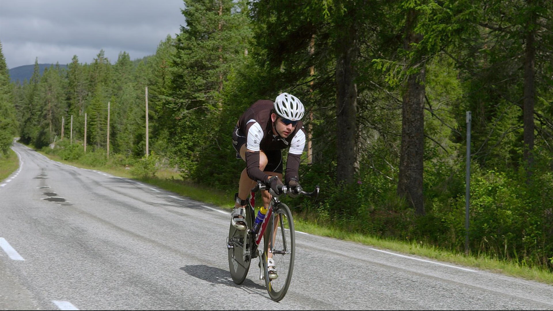 枫叶队进攻配合默契，轻松取胜对手，枫叶团队